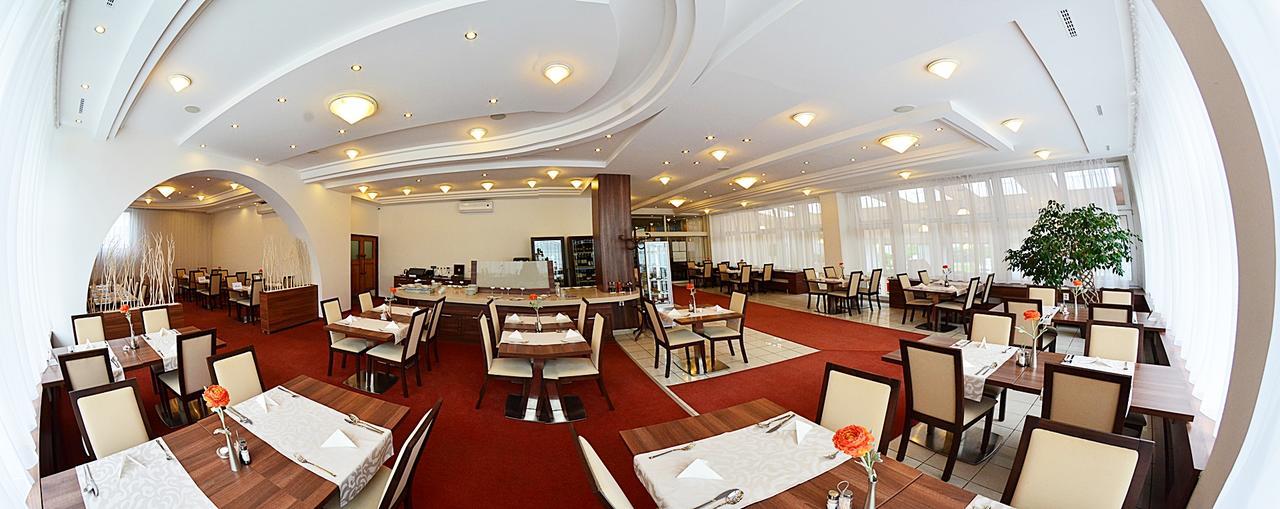 Alexandra Sport Hotel Пухов Экстерьер фото
