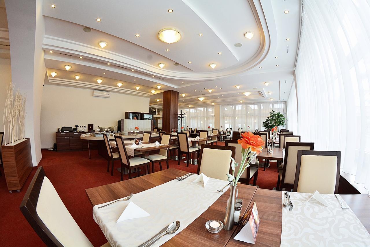 Alexandra Sport Hotel Пухов Экстерьер фото